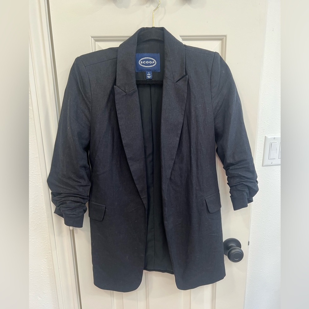 women’s black blazer